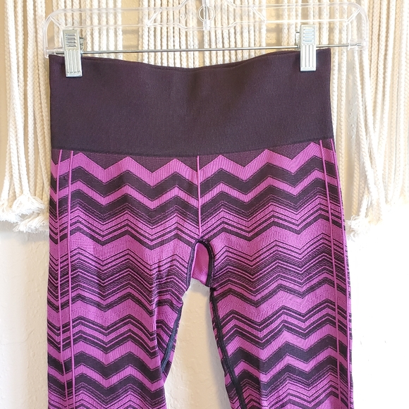 LULULEMON Ebb To Street Heathered Regal Plum Chevron Pull On Tight Leggings sz 4 - Picture 7 of 9
